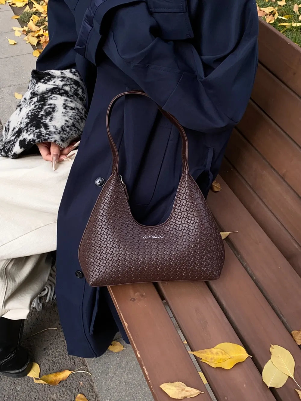 Texture PU Leather Shoulder Bag.