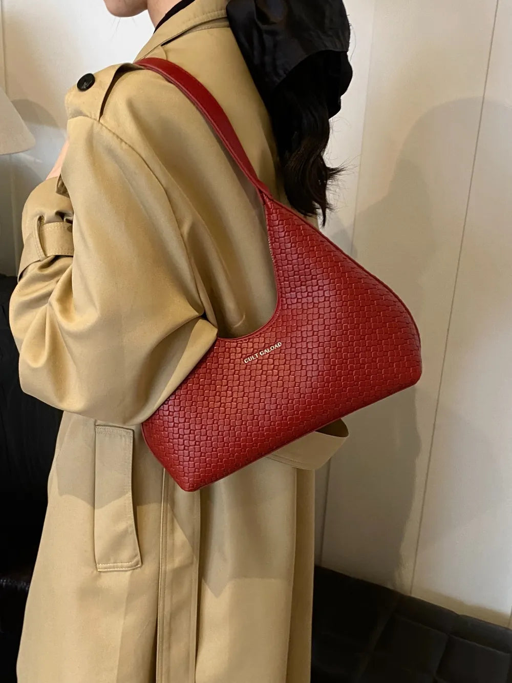 Texture PU Leather Shoulder Bag.